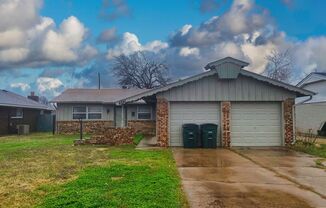 Live Minutes Away from Tinker Airforce Base: Beautiful 3 Bed 1.5 Bath Home for Your Convenience!