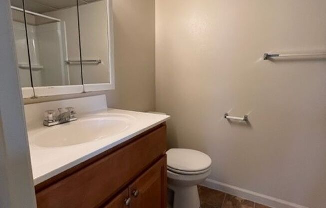 2 beds, 1 bath, 900 sqft, $1,525, Unit 123