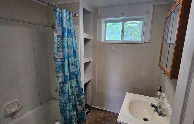 4 beds, 1.5 baths, $2,640, Unit 117
