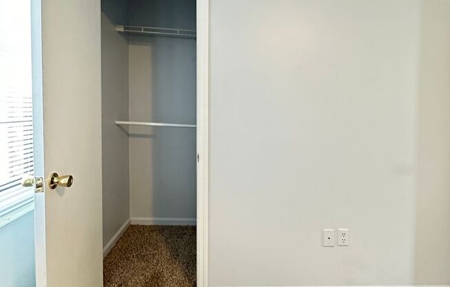 2 beds, 1.5 baths, $900, Unit 5