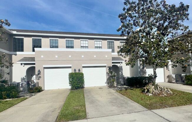2 Bedroom 2,5 bath Sanford Townhome near the Sanford International Airport with 2 master suites, screened porch and a 1 car garage!