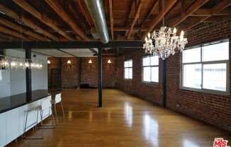 500 Molino St Apt 113