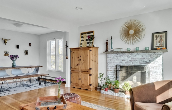 32 SAINT MARKS RD