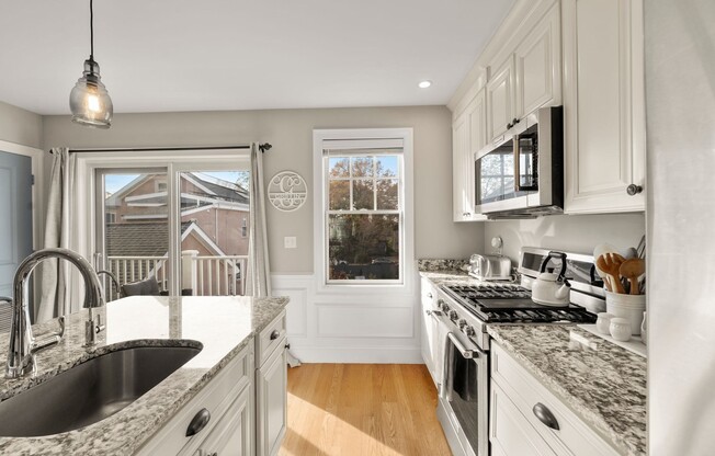 3 beds, 2.5 baths, 1,757 sqft, $4,500, Unit 3