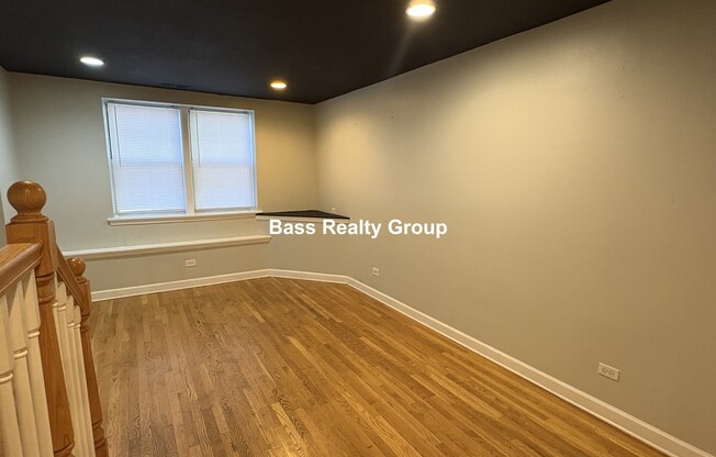 6968 N Greenview Ave