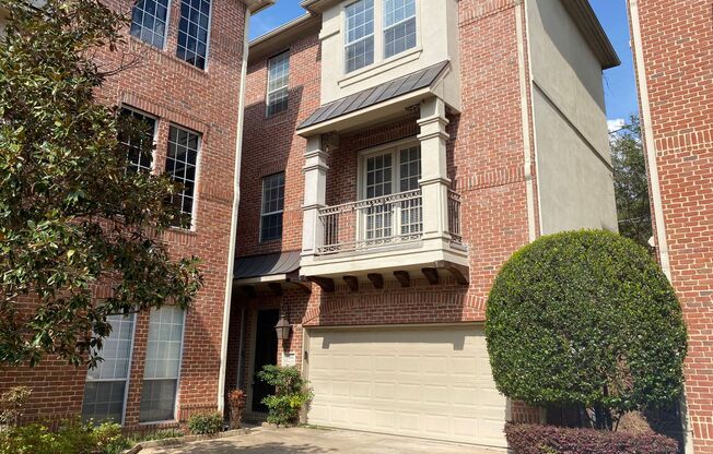 Two Bedroom, 3 level Condo in Oak Lawn