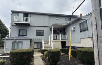 2 beds, 1 bath, $2,650, Unit 4