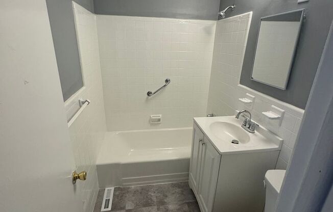 2 beds, 1 bath, $1,375, Unit K2