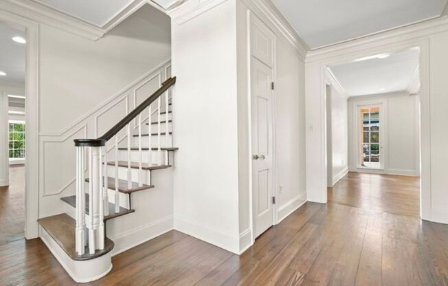 Grand 5BR Oasis with Courtyard & Outdoor Kitchen