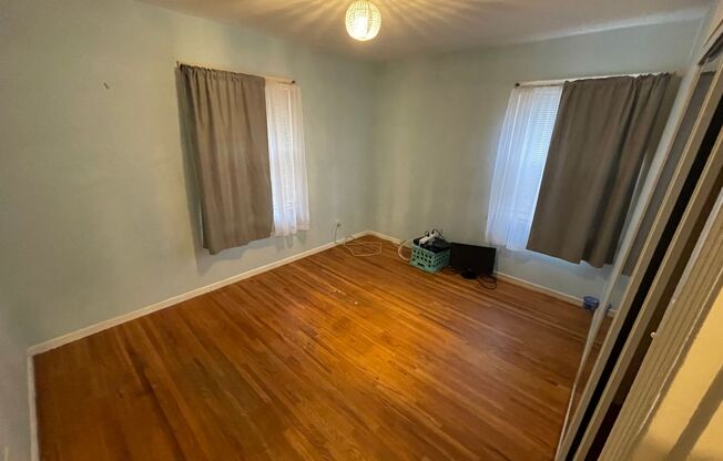 3 beds, 1 bath, $1,095