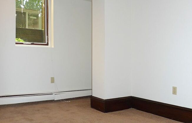 1 bed, 1 bath, 410 sqft, $940, Unit 9 - B3