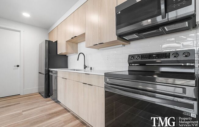 2 beds, 2 baths, 792 sqft, $1,800, Unit 111