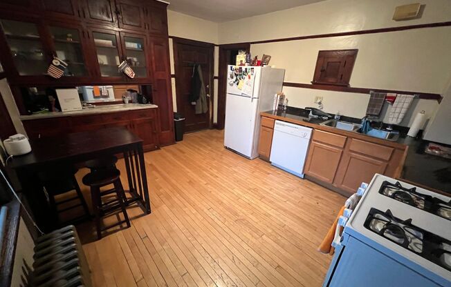 3206 N. Fratney St. / 802 E. Auer Ave.