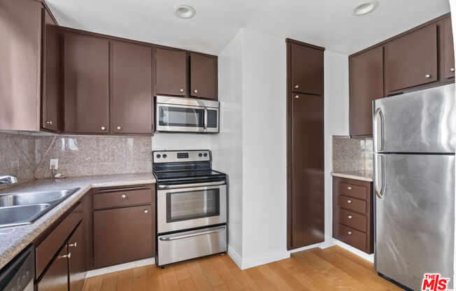 2 beds, 2 baths, 860 sqft, $3,550, Unit 805