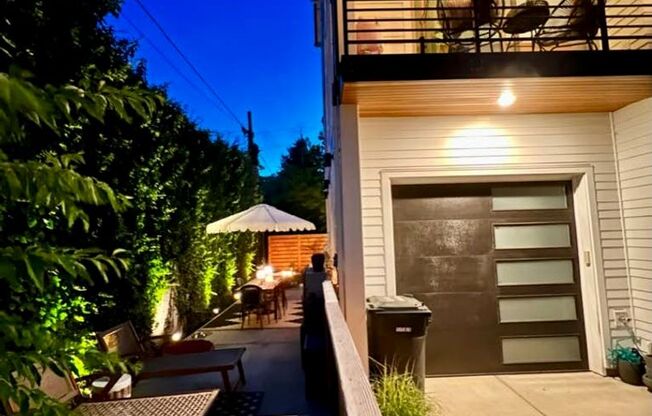 Luxurious 3 Bed, 3.5 Bath Custom Townhouse in Coveted Sellwood Location!