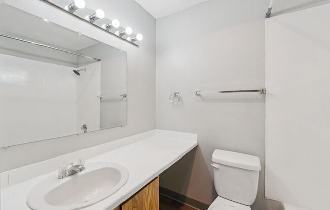 2 beds, 1 bath, 687 sqft, $1,950, Unit A404