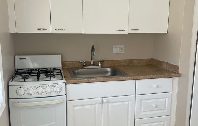 Studio, 1 bath, $1,595, Unit 06