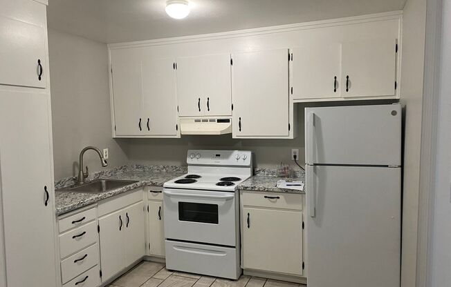 2 beds, 1 bath, 765 sqft, $2,450