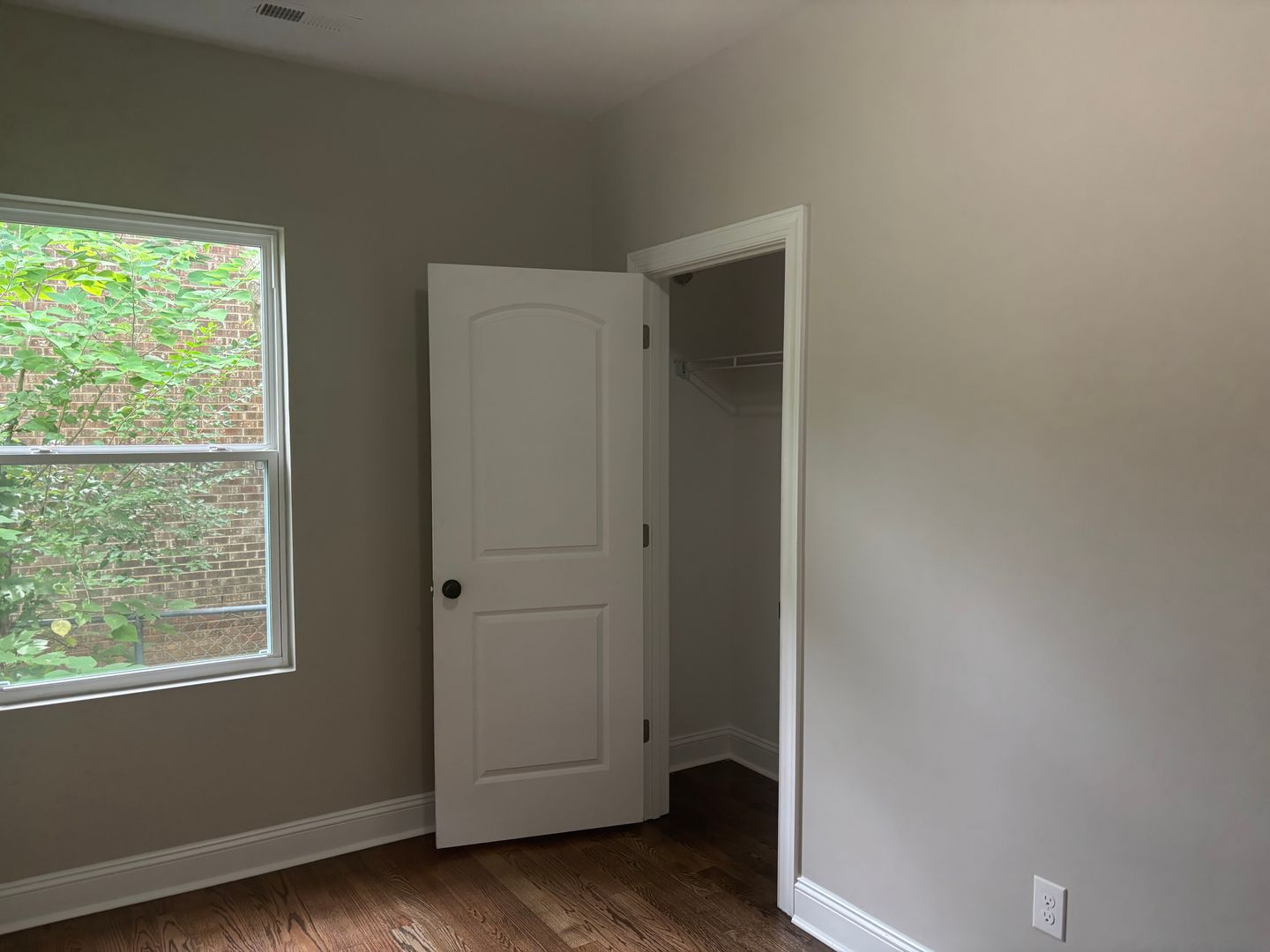 3 Bedroom 1 Bathroom Fully Renovated House - Lawn Care Included!