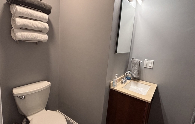 3 beds, 1 bath, 1,250 sqft, $3,200, Unit 2