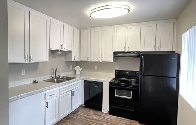 2 beds, 1 bath, 633 sqft, $2,295, Unit 76