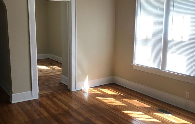 Updated 5 Bedroom 2 Bathroom Home in St.Paul!