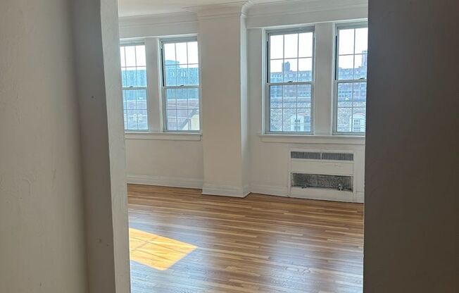 2 beds, 2 baths, 1,303 sqft, $2,165, Unit New King Edward  502