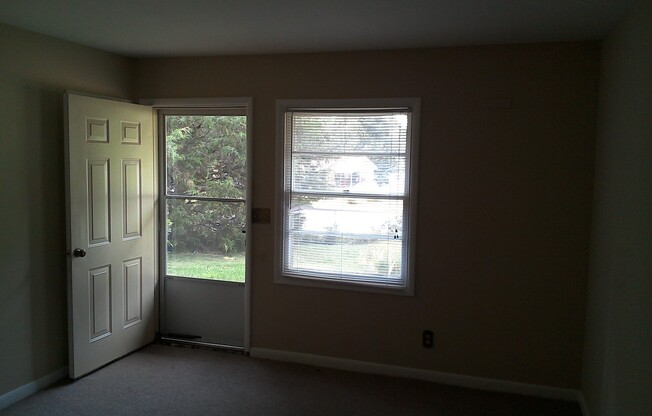 **UPCOMING**East Columbus 3 bedroom/1 bathroom home for rent***