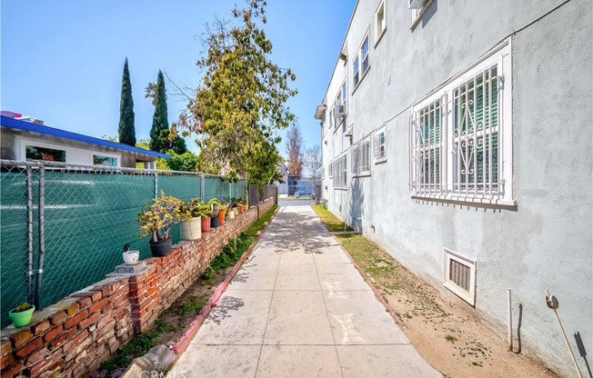 1308 S VAN NESS AVE