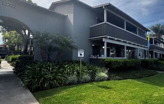 1 bed, 1 bath, 820 sqft, $2,300, Unit S019
