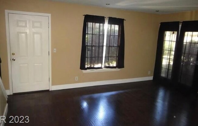 1453 DOROTHY AVE