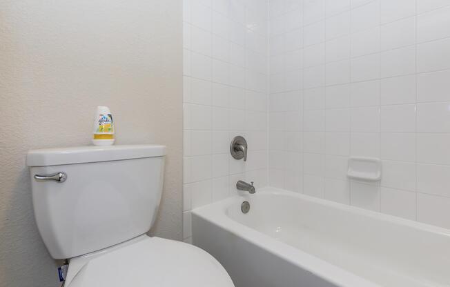 2 beds, 1 bath, 850 sqft, $1,106