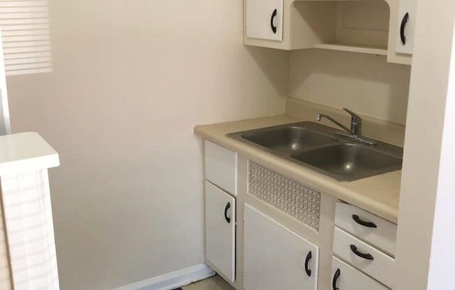 2 beds, 1 bath, 725 sqft, $814, Unit 4525-02