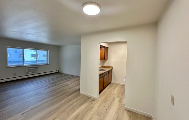 2 beds, 1 bath, $1,295, Unit 114