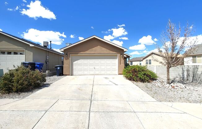 Cozy 3 Bedroom 2 Bathroom Home In The NW!