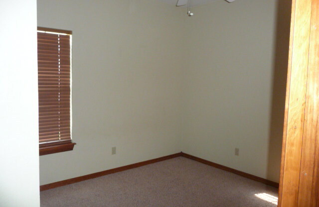 3 beds, 2 baths, $1,500