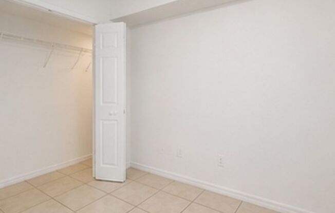 3 beds, 2 baths, 1,079 sqft, $2,600, Unit 13770-204