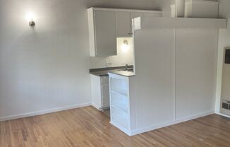 1 bed, 1 bath, $2,295, Unit 7E