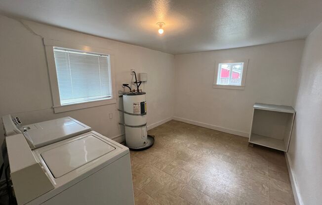 3 beds, 1 bath, $1,895, Unit 1222 Kelly Blvd