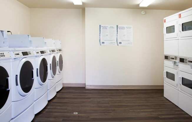 Arlo on 10th | Laundry Facility