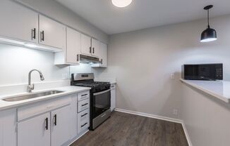 1 bed, 1 bath, 650 sqft, $995, Unit 18