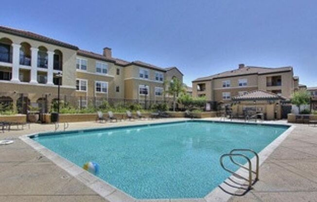 Beautiful 2bd Condo In Gated Community With Pool, Gym, and In-unit Laundry!