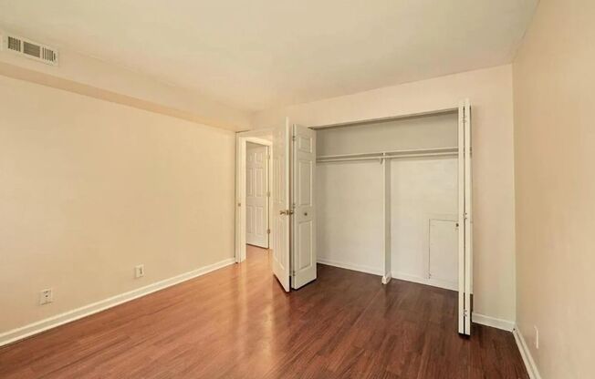 2 beds, 1 bath, $2,050, Unit # #P 2