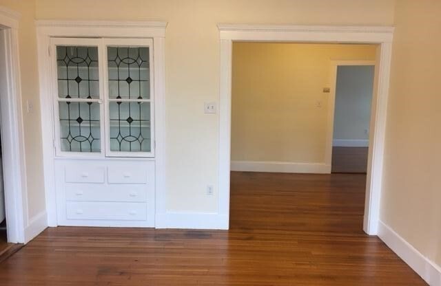 4 beds, 1 bath, 1,300 sqft, $3,750, Unit 2