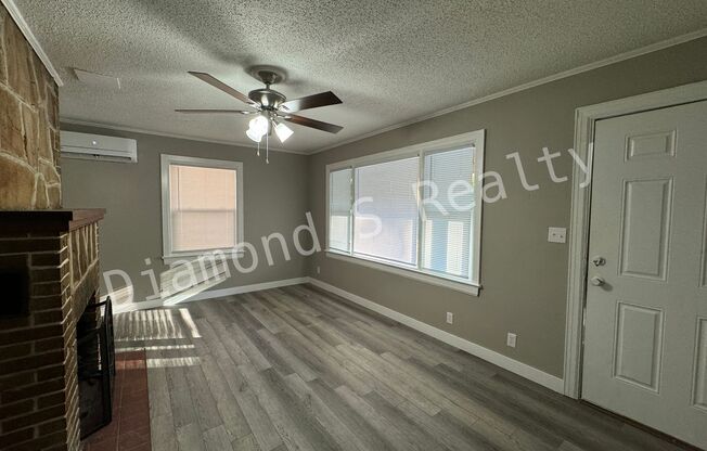 MOVE IN SPECIAL! - Updated 2 bedroom Home - Great Location