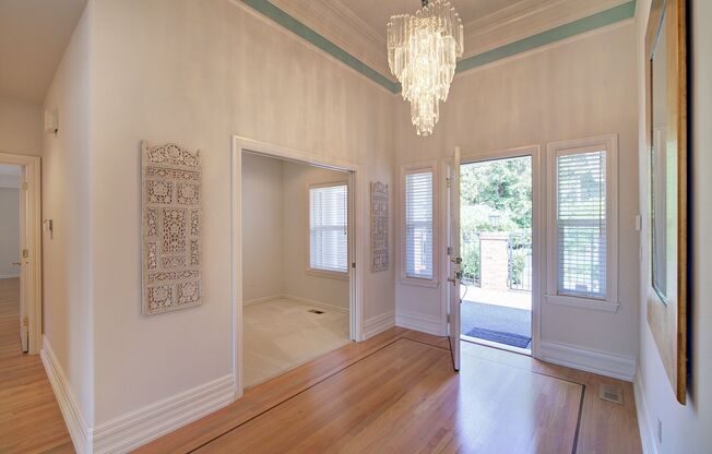 3bd/2.5ba Bellevue Home