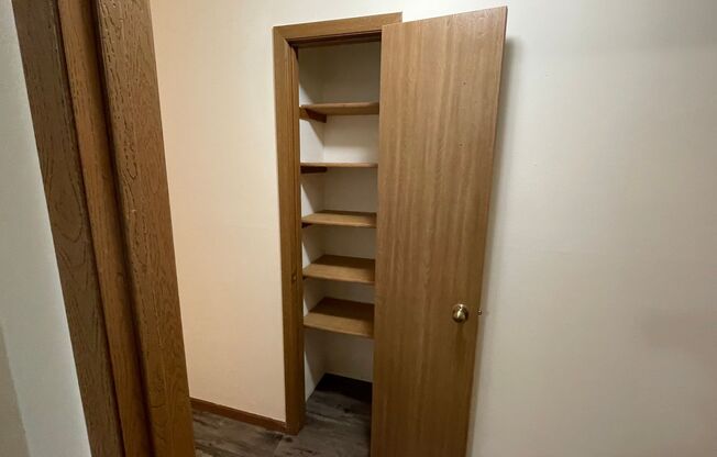 3 beds, 1 bath, 1,040 sqft, $1,800, Unit 3156-105