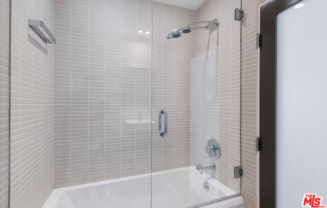 2 beds, 3 baths, 2,085 sqft, $7,250, Unit 1207