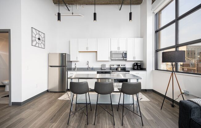 Studio, 1 bath, 605 sqft, $1,230, Unit 301