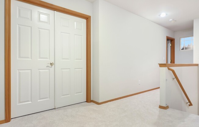 Inviting 3-Bedroom Home with Open Den in Red Oaks